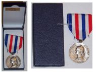France Railroad Silver Merit Medal for 25 Years Service 3rd Type Attributed to Female 1976 by Delande Boxed